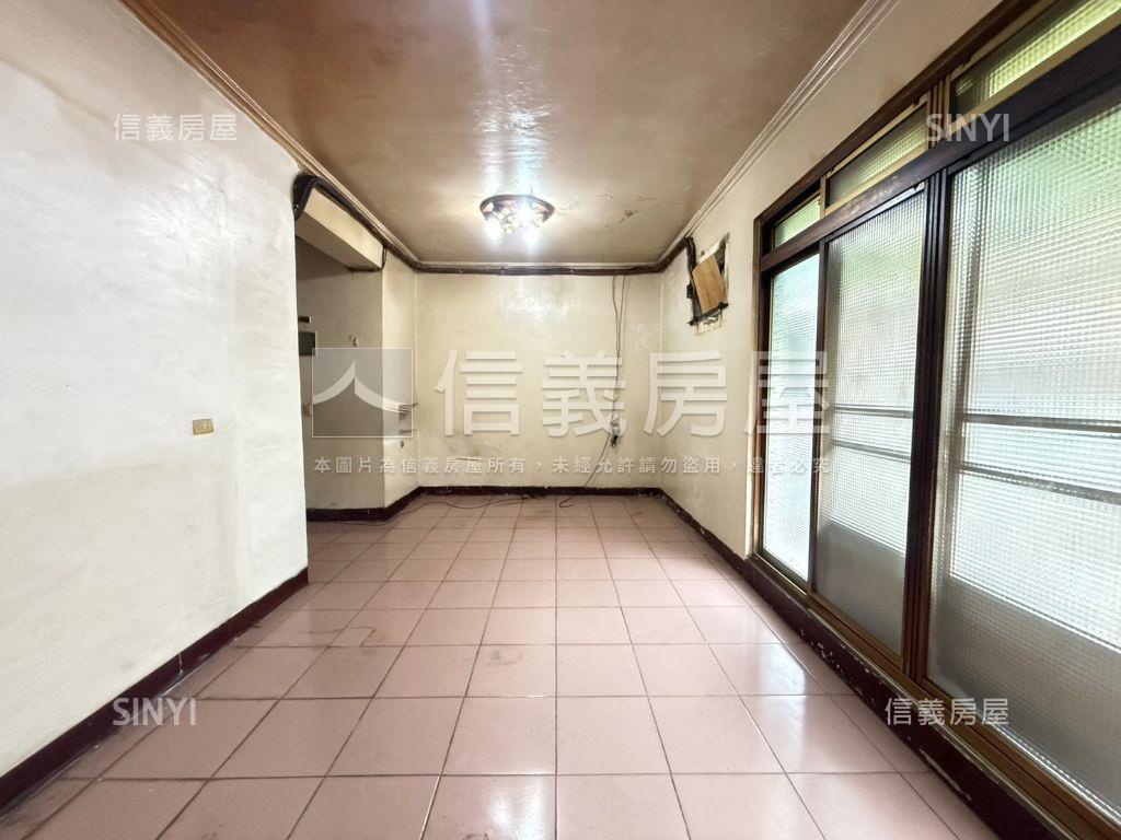 新埔方正頂樓加蓋美寓房屋室內格局與周邊環境