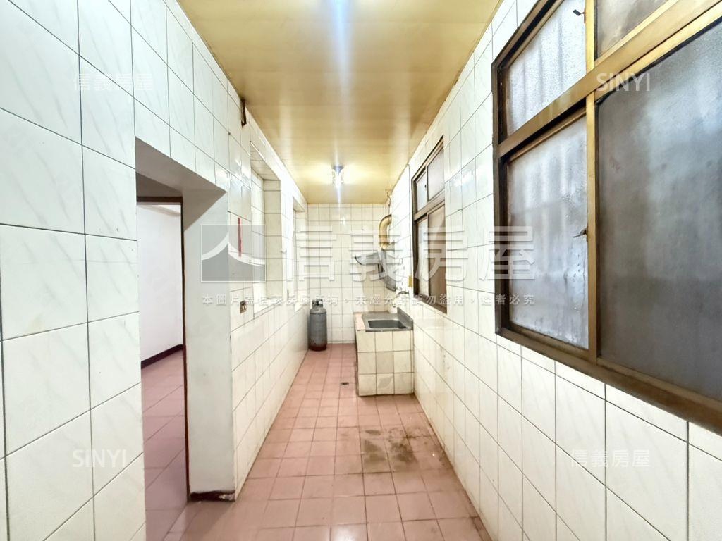 新埔方正頂樓加蓋美寓房屋室內格局與周邊環境
