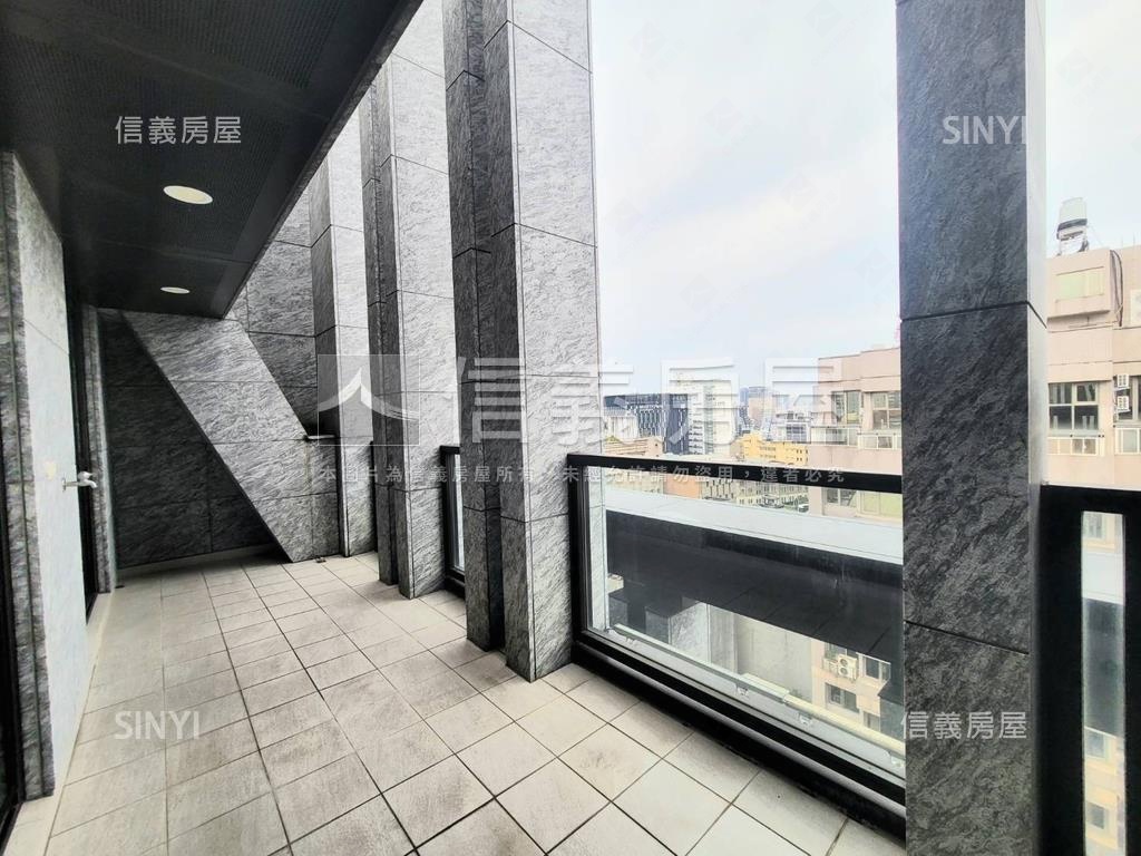 凱旋頂樓露臺大戶豪邸房屋室內格局與周邊環境