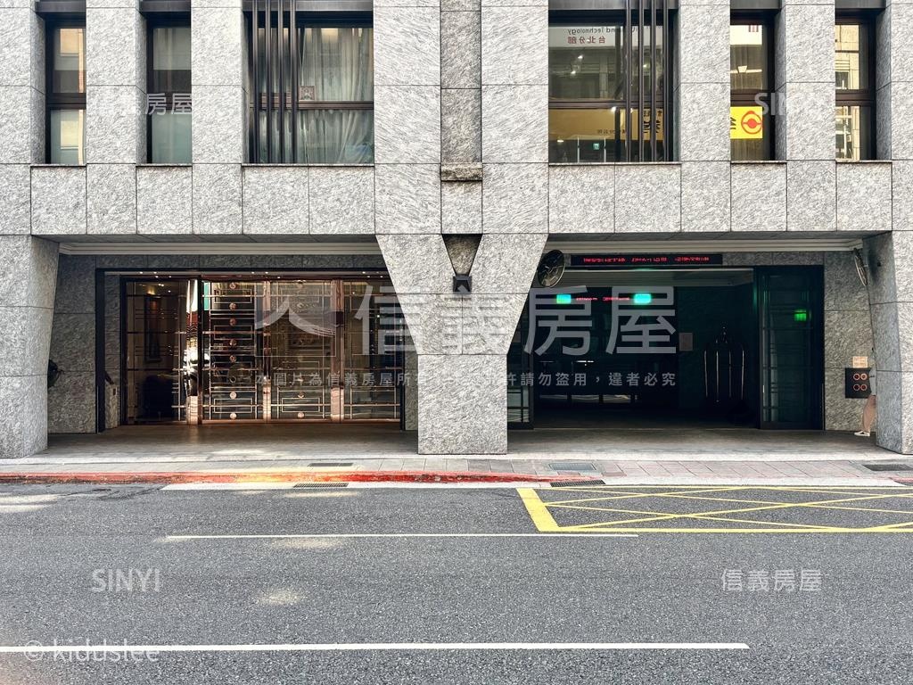 凱旋頂樓露臺大戶豪邸房屋室內格局與周邊環境