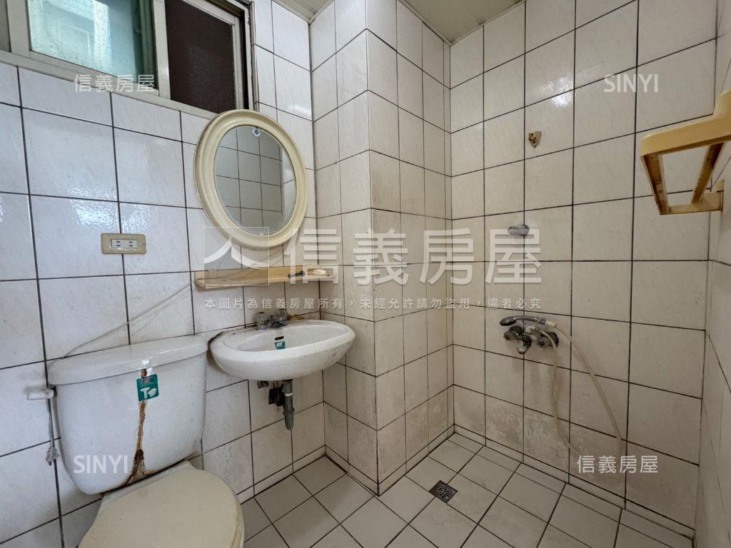 亞歷山大電梯三房次頂樓房屋室內格局與周邊環境