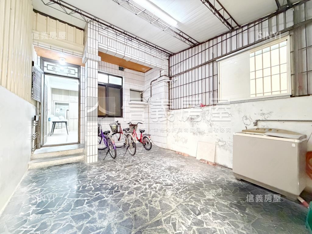 鼎山商圈．小邊間車庫透天房屋室內格局與周邊環境