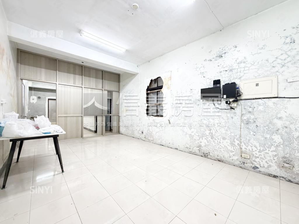 鼎山商圈．小邊間車庫透天房屋室內格局與周邊環境