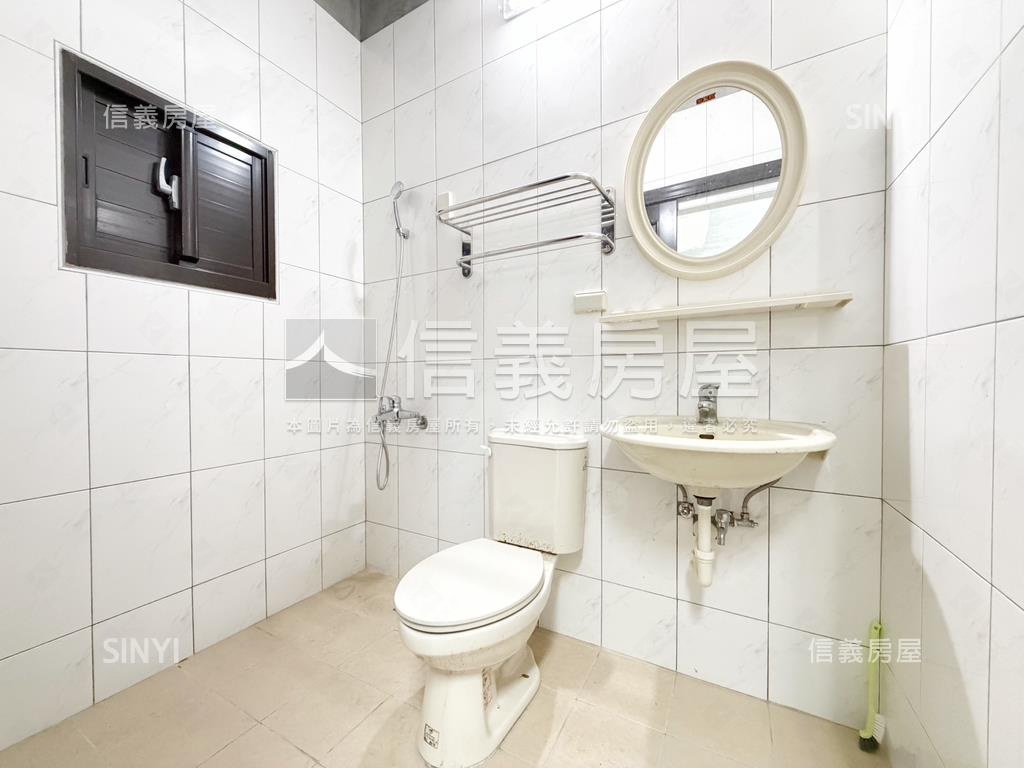 鼎山商圈．小邊間車庫透天房屋室內格局與周邊環境