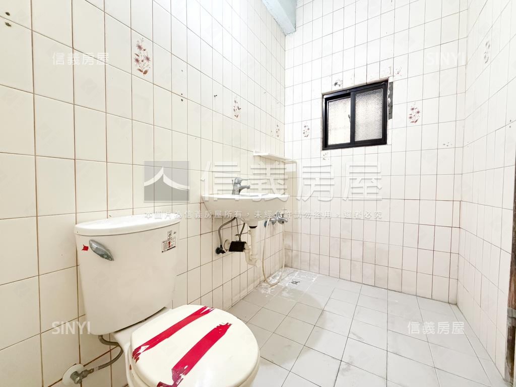 鼎山商圈．小邊間車庫透天房屋室內格局與周邊環境