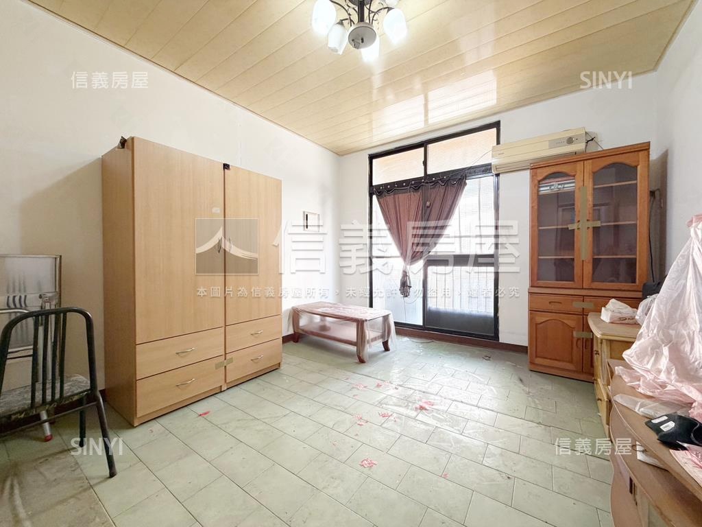 鼎山商圈．小邊間車庫透天房屋室內格局與周邊環境