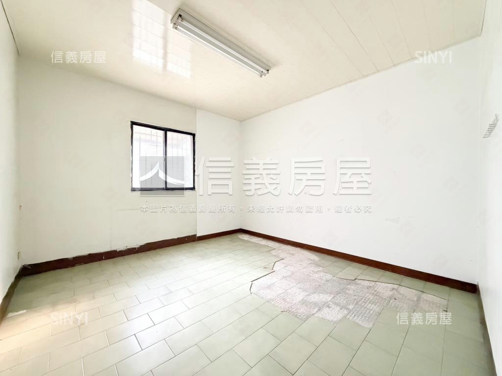 鼎山商圈．小邊間車庫透天房屋室內格局與周邊環境