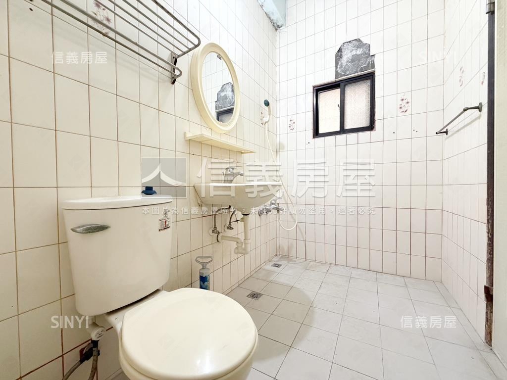 鼎山商圈．小邊間車庫透天房屋室內格局與周邊環境