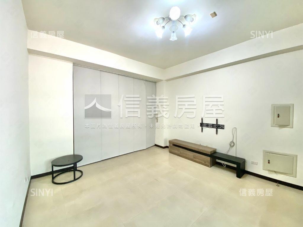 南社路別墅前院停車房屋室內格局與周邊環境