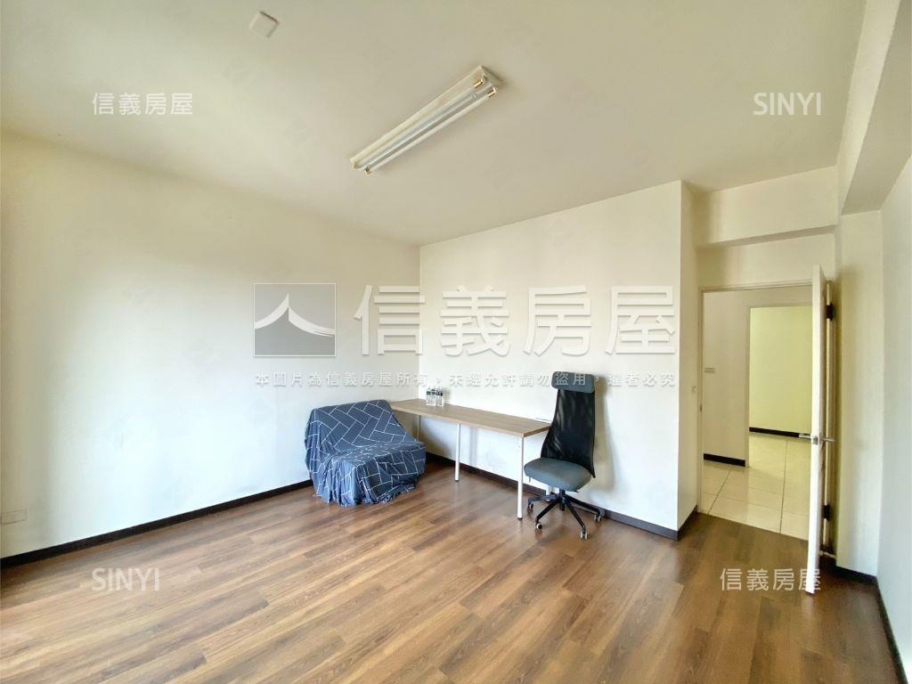 南社路別墅前院停車房屋室內格局與周邊環境