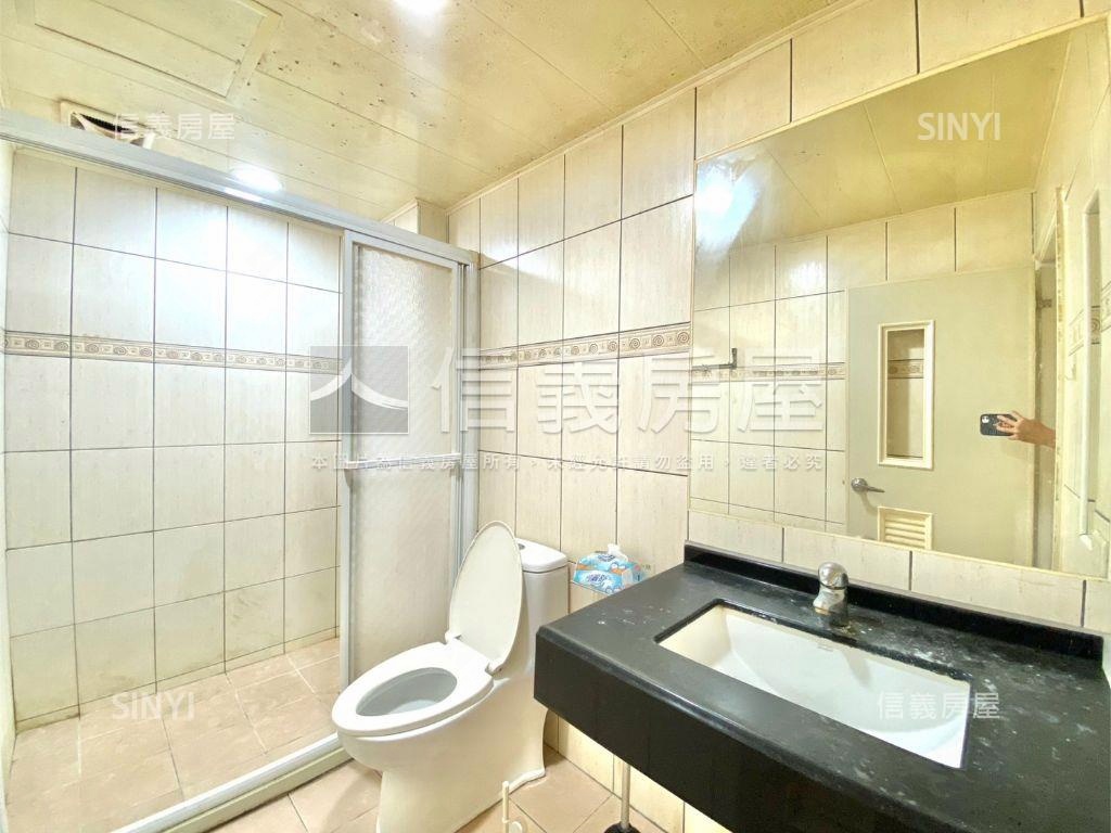 南社路別墅前院停車房屋室內格局與周邊環境