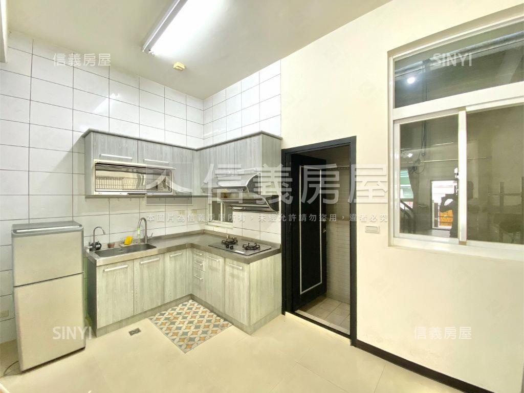 南社路別墅前院停車房屋室內格局與周邊環境