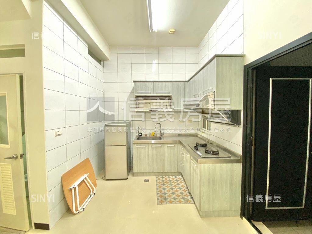 南社路別墅前院停車房屋室內格局與周邊環境