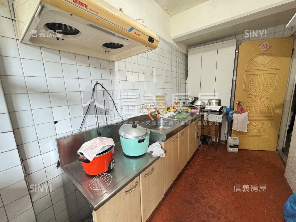 中華路鄰近公園機能佳！房屋室內格局與周邊環境