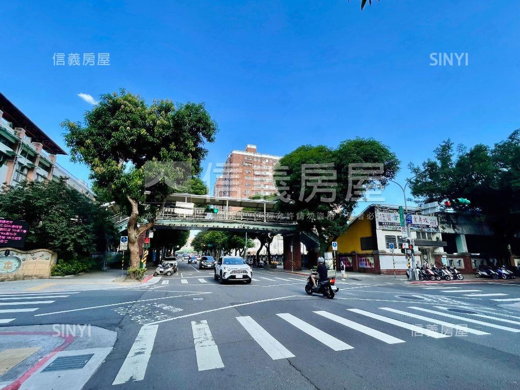 中華路鄰近公園機能佳！房屋室內格局與周邊環境