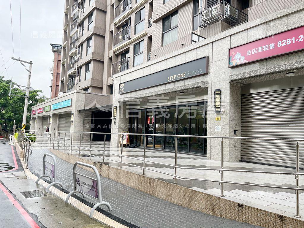 京城明廳兩房平移車位房屋室內格局與周邊環境