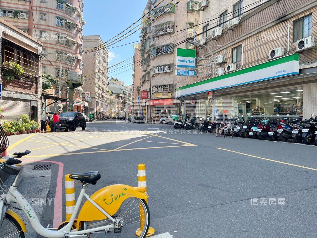 京城明廳兩房平移車位房屋室內格局與周邊環境
