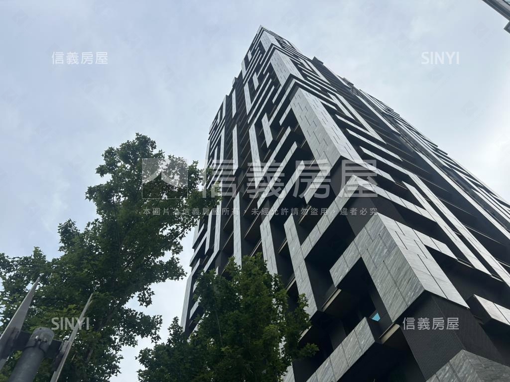 帝璽後棟高樓帝景房屋室內格局與周邊環境