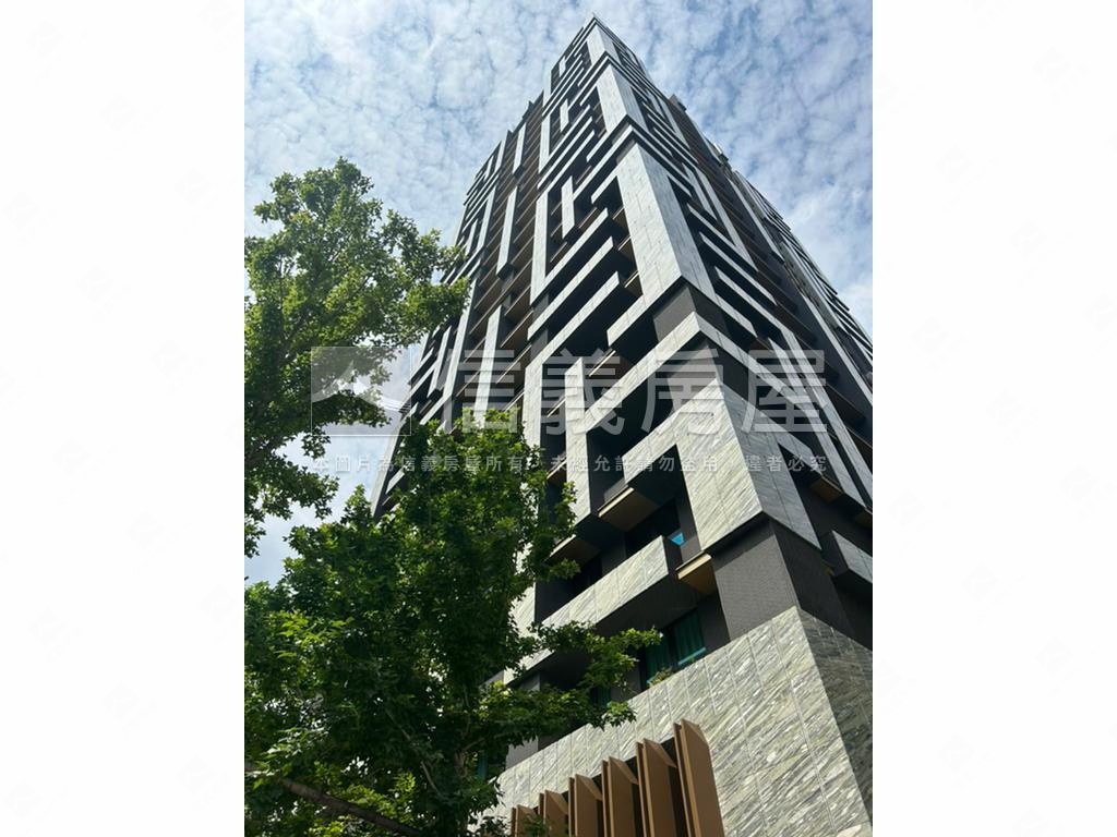 帝璽後棟高樓帝景房屋室內格局與周邊環境