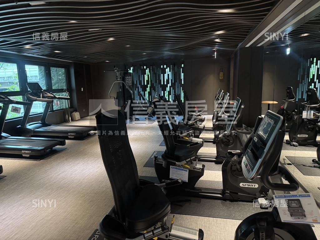 帝璽後棟高樓帝景房屋室內格局與周邊環境