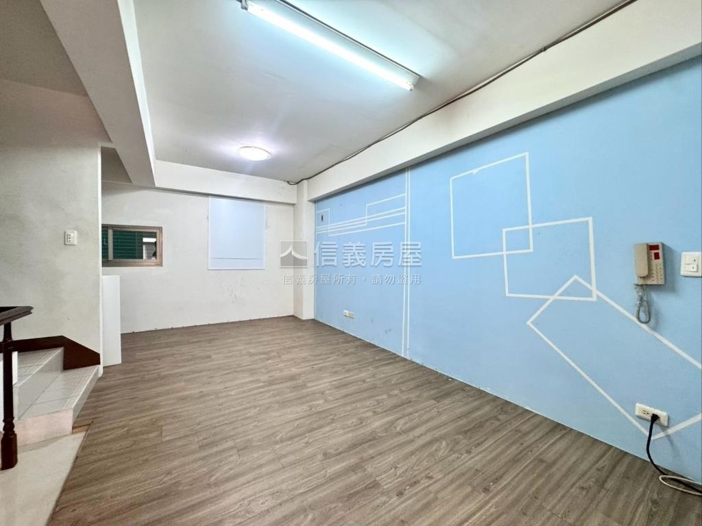 長億震後披星戴月車庫美墅房屋室內格局與周邊環境