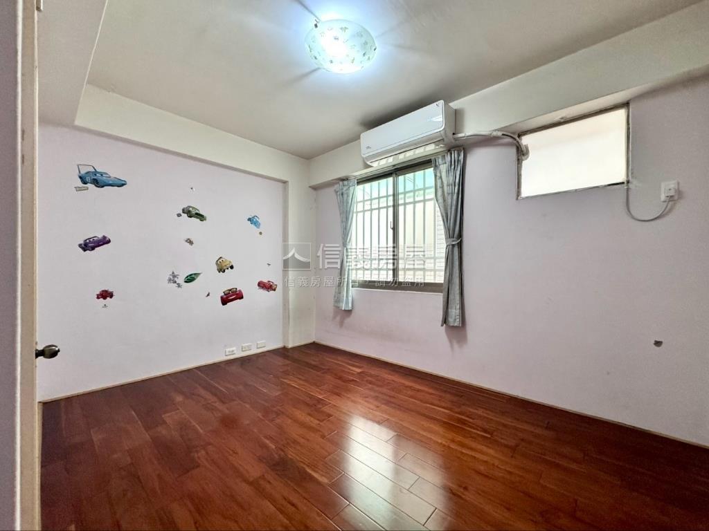長億震後披星戴月車庫美墅房屋室內格局與周邊環境