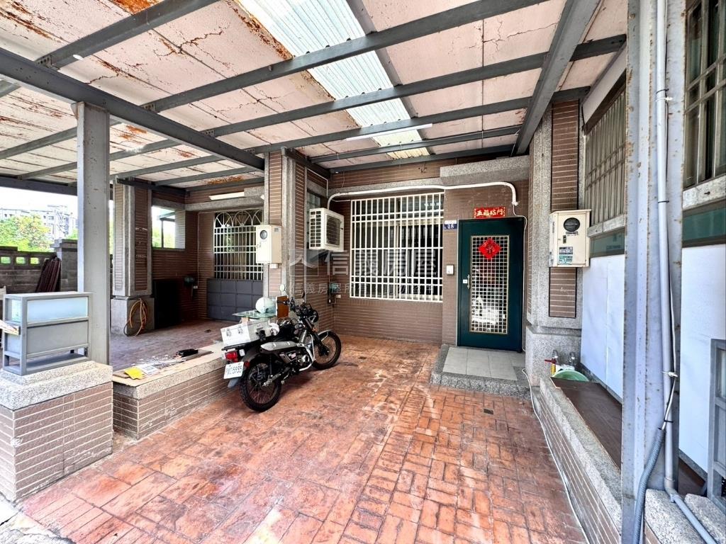 長億震後披星戴月車庫美墅房屋室內格局與周邊環境