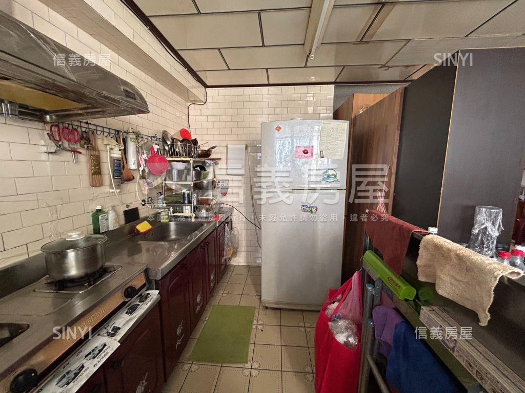 前金蛋黃市中心電梯大三房房屋室內格局與周邊環境