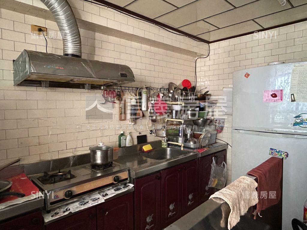 前金蛋黃市中心電梯大三房房屋室內格局與周邊環境