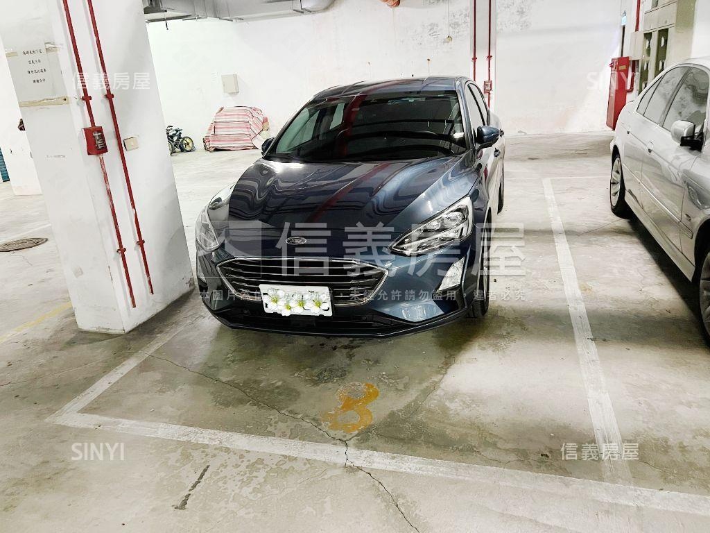 實踐國小旁三房有車位房屋室內格局與周邊環境