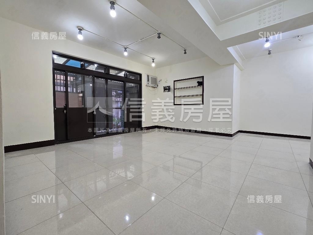 雙捷運一樓方便停車房屋室內格局與周邊環境