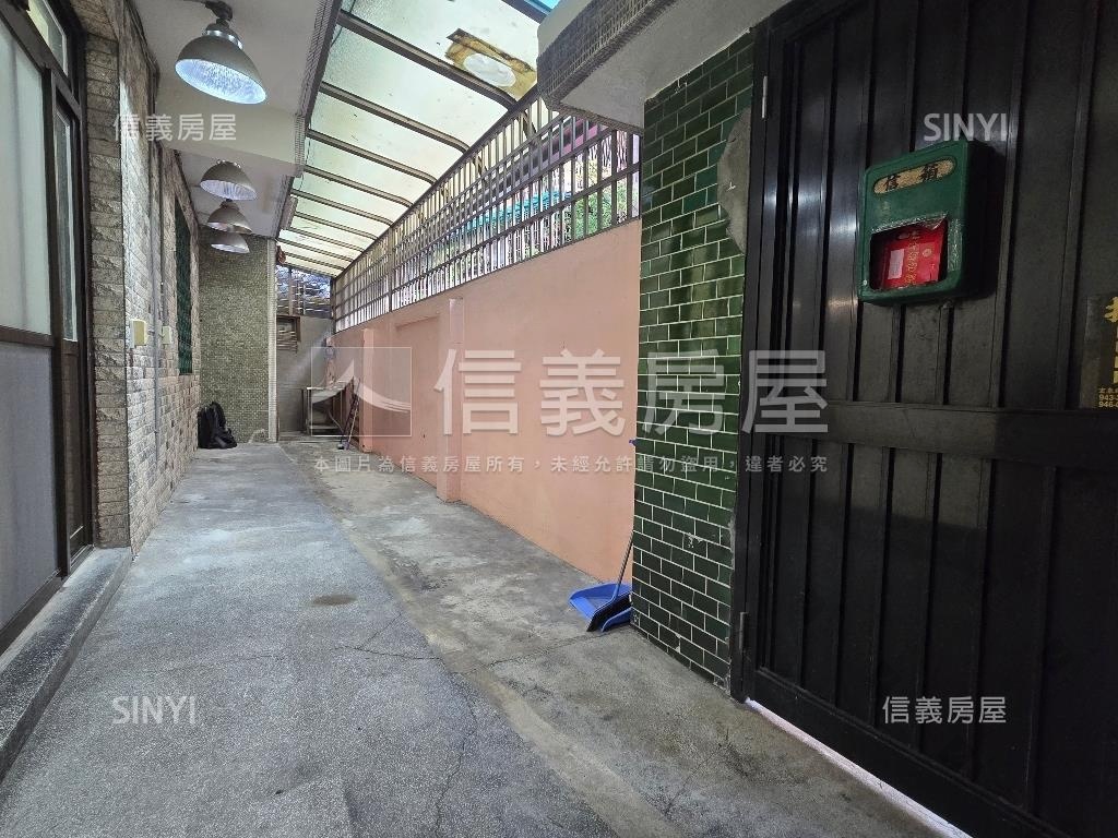 雙捷運一樓方便停車房屋室內格局與周邊環境