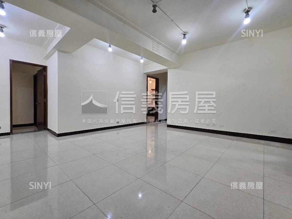 雙捷運一樓方便停車房屋室內格局與周邊環境