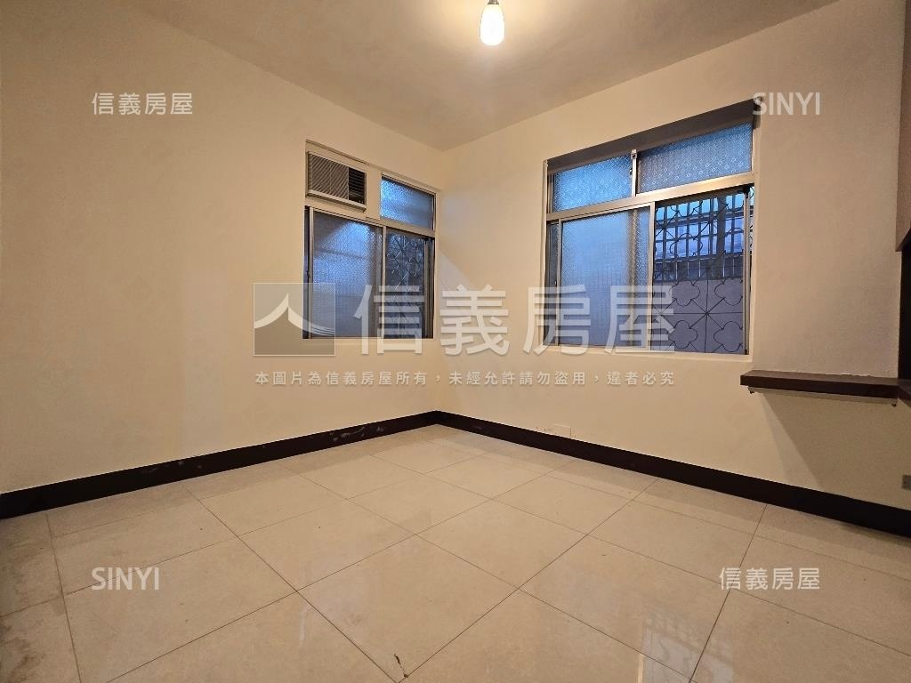 雙捷運一樓方便停車房屋室內格局與周邊環境