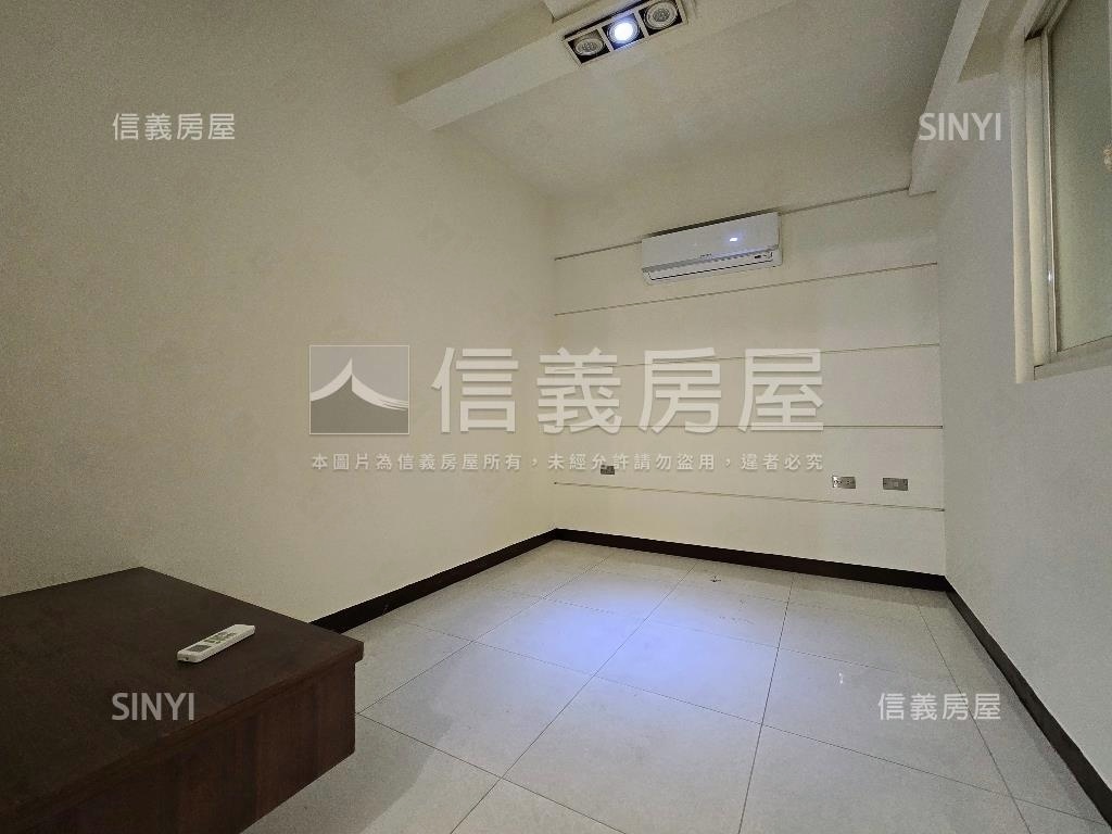 雙捷運一樓方便停車房屋室內格局與周邊環境