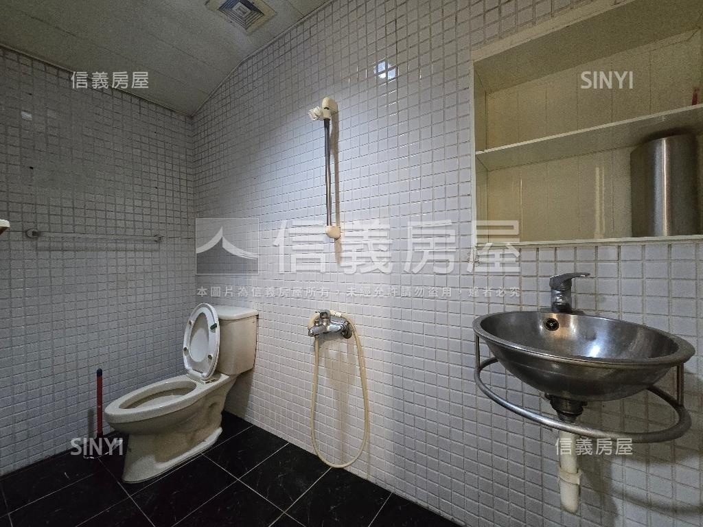 雙捷運一樓方便停車房屋室內格局與周邊環境