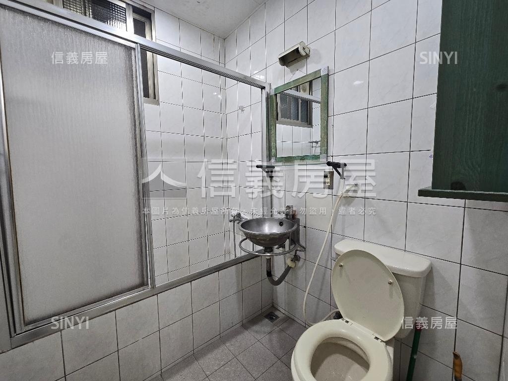 雙捷運一樓方便停車房屋室內格局與周邊環境