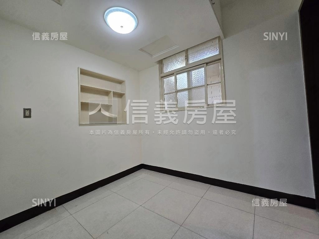 雙捷運一樓方便停車房屋室內格局與周邊環境