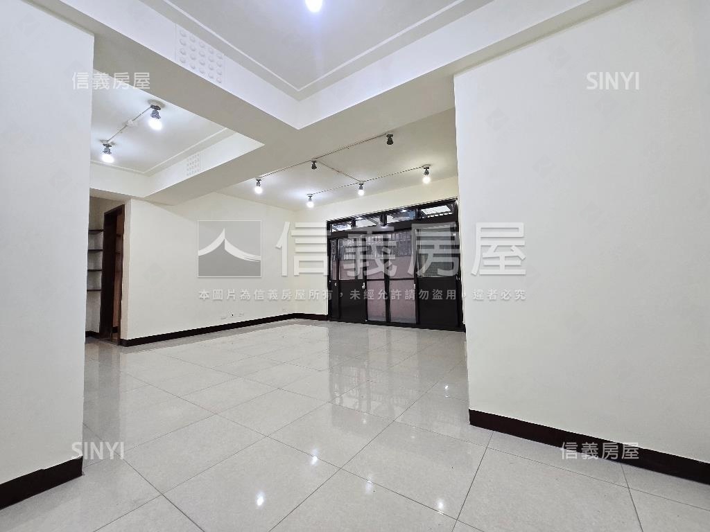 雙捷運一樓方便停車房屋室內格局與周邊環境