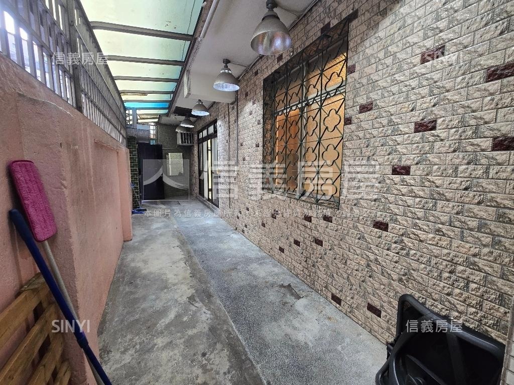 雙捷運一樓方便停車房屋室內格局與周邊環境