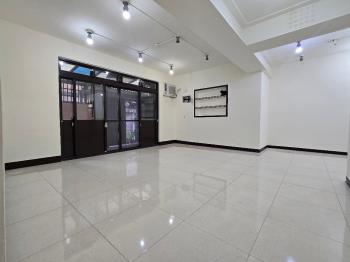 雙捷運一樓方便停車