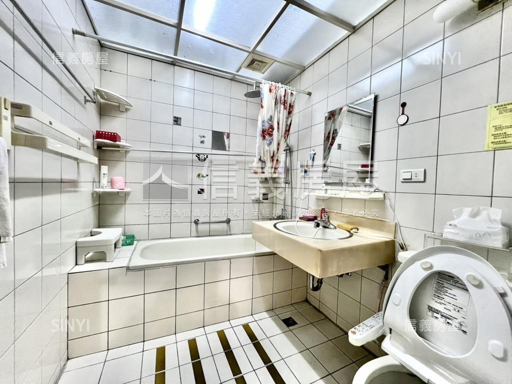 小巨蛋高樓景觀三房車位房屋室內格局與周邊環境