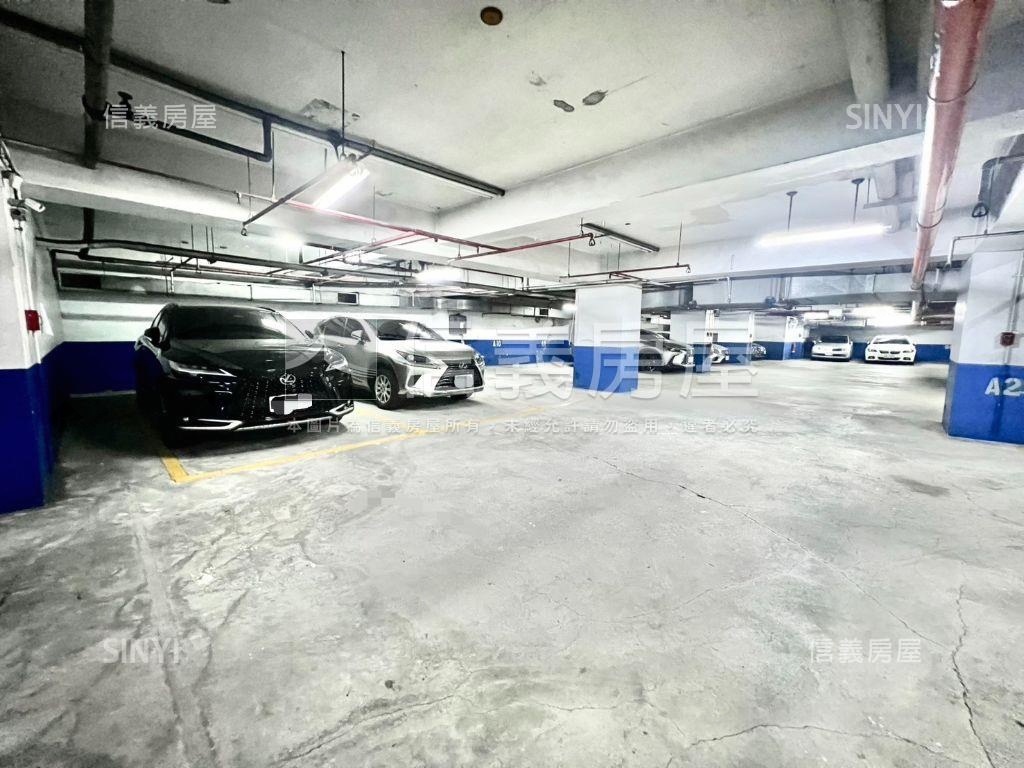 小巨蛋高樓景觀三房車位房屋室內格局與周邊環境