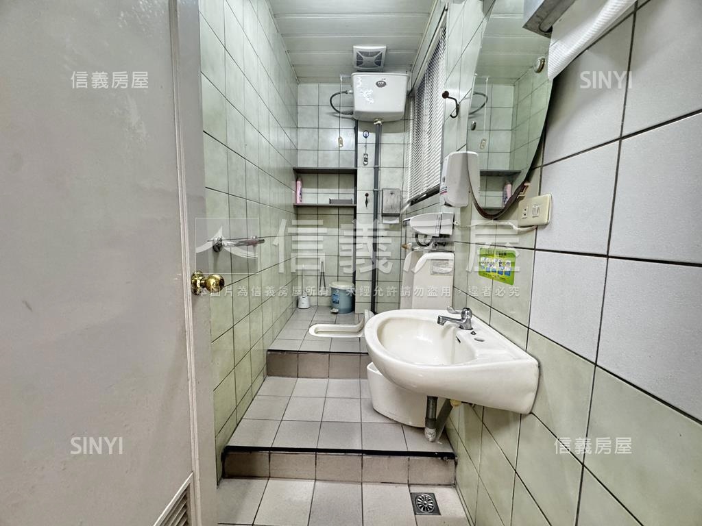 南海逸園近廈安捷運站店面房屋室內格局與周邊環境