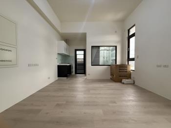 江翠首購置產挑高套房車位