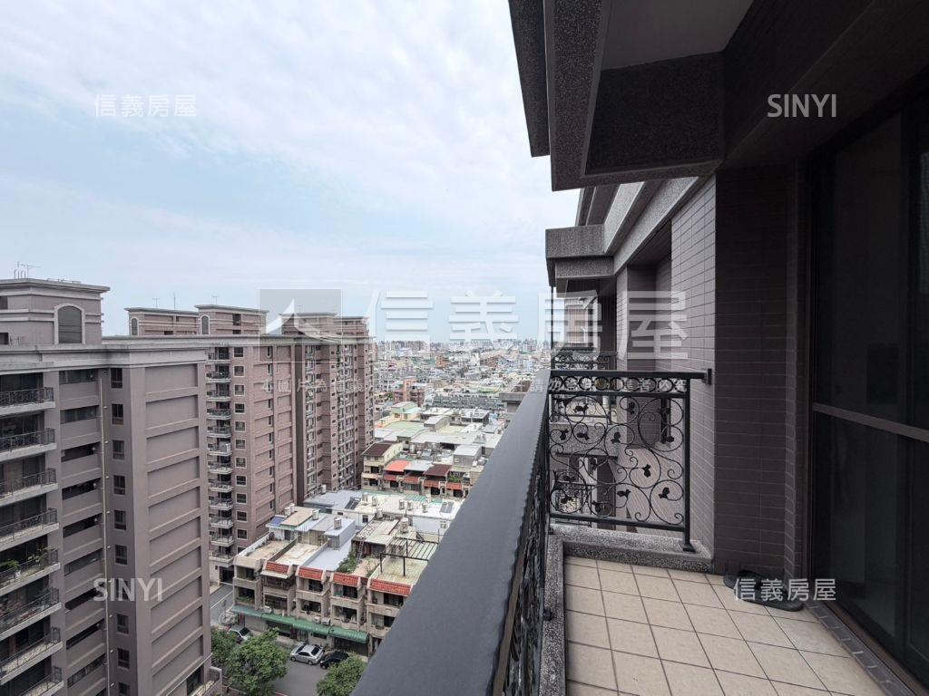 俯瞰●新文華視野３房車位房屋室內格局與周邊環境