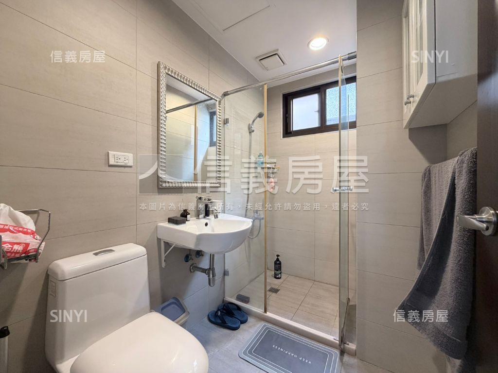 俯瞰●新文華視野３房車位房屋室內格局與周邊環境