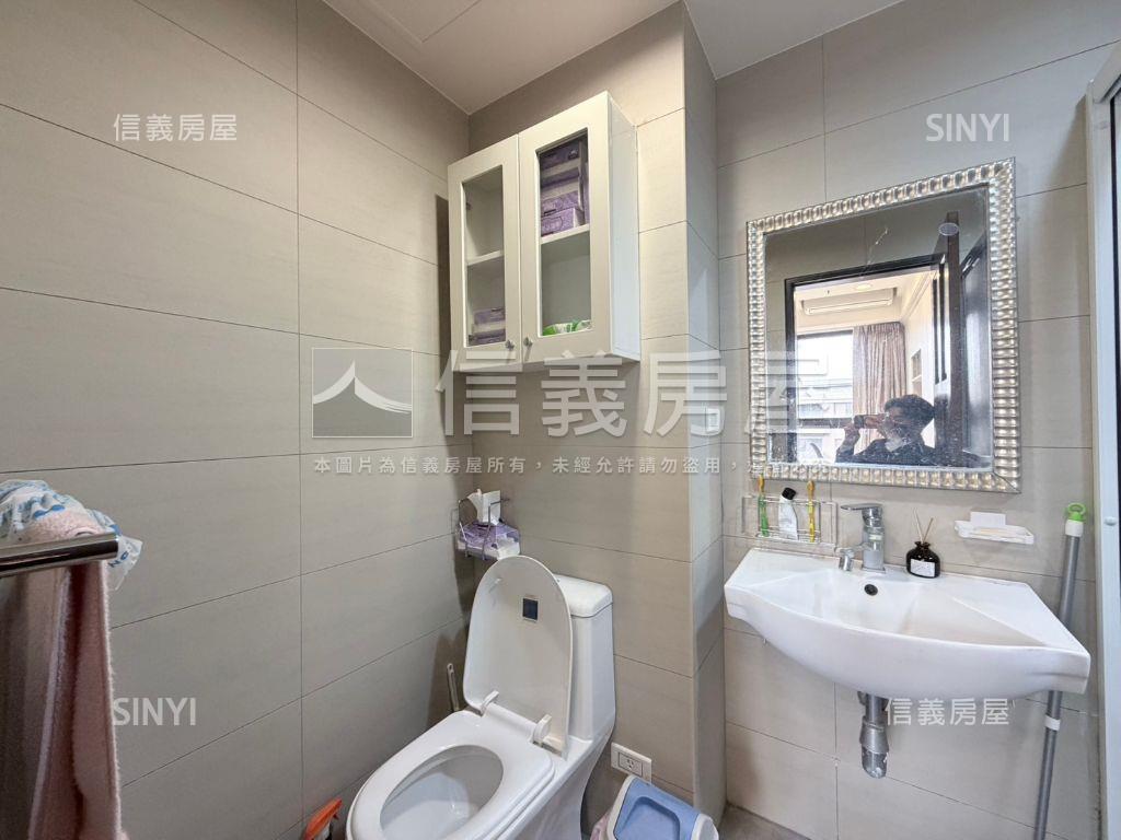 俯瞰●新文華視野３房車位房屋室內格局與周邊環境