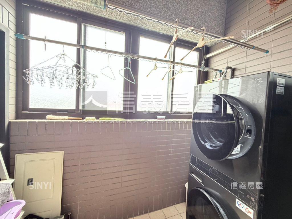 俯瞰●新文華視野３房車位房屋室內格局與周邊環境