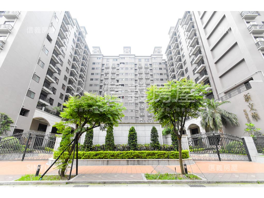 俯瞰●新文華視野３房車位房屋室內格局與周邊環境